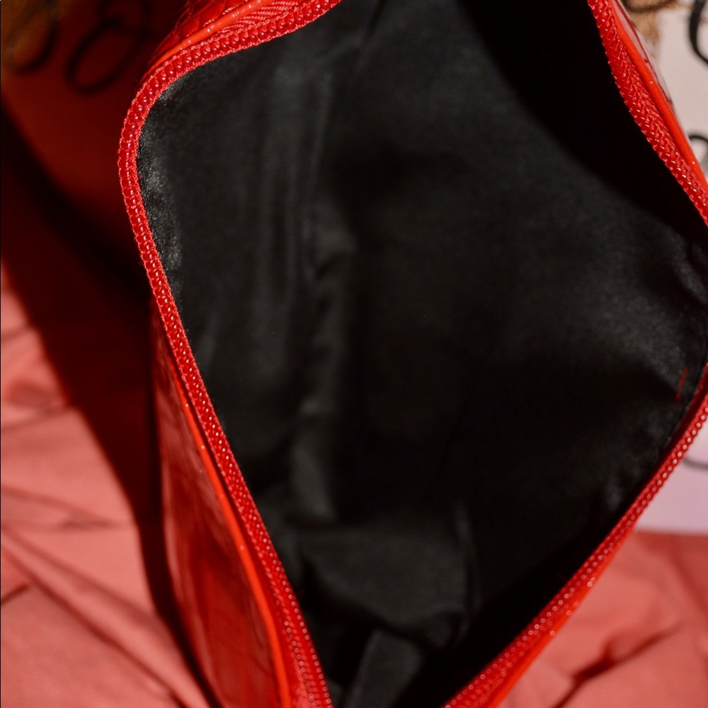 Red Purse - Picture 4 of 12